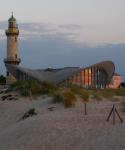 Warnemuende - ’schwangere Auster + Leuchtturm’