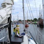 Warten vor Klappbruecke in Greifswald